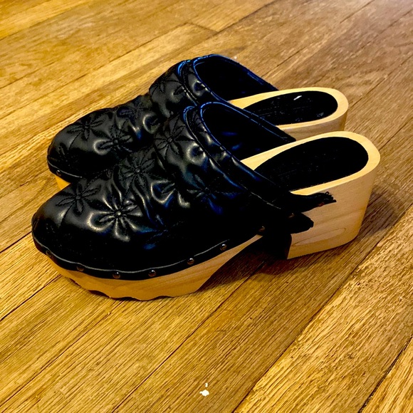 AEROSOLES Shoes Aerosols Black Mule Clog Designed By Laura Ashley